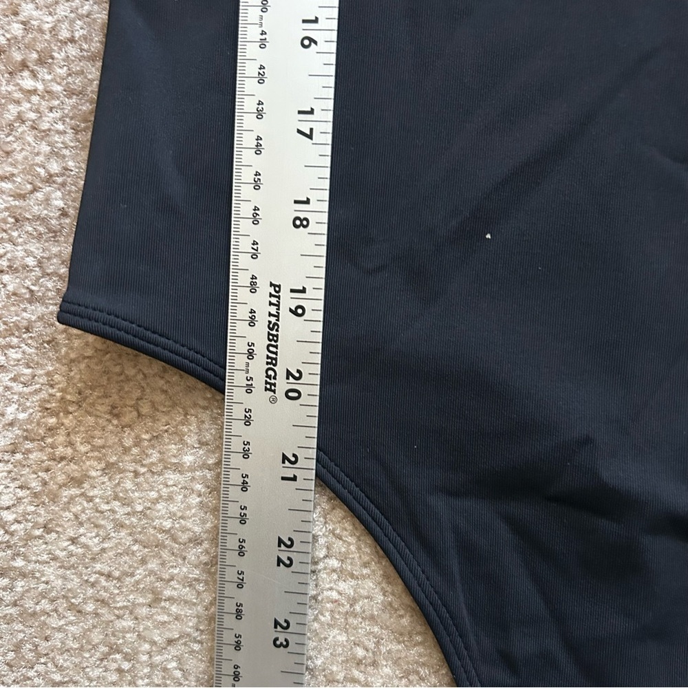 Aritizia Babaton Contour Short Sleeve Black Bodysuit - Picture 10 of 10